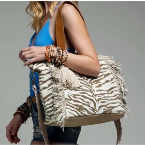 Ruggine Brown White tiger print Pattern
Fringe Leather Trim shoulder tote Bag